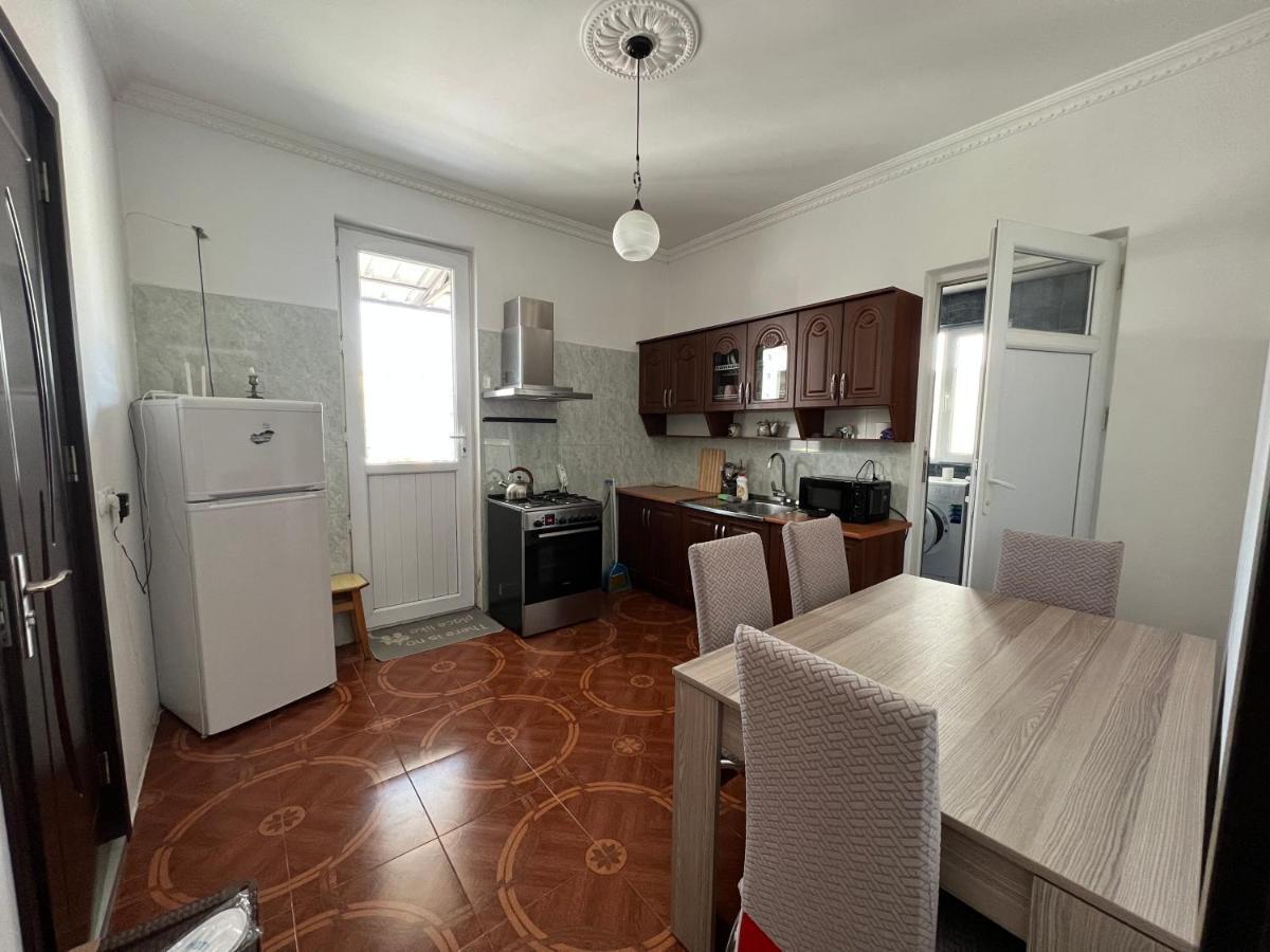 Apartment Merabi Batumi Exterior photo